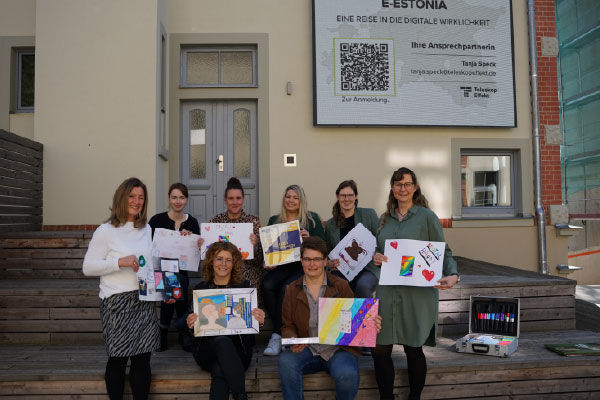 Die Gewinner von Jugend Creativ zeigen gemeinsam Ihre Beiträge