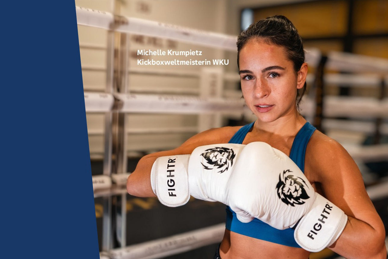 Boxerin Michelle Krumplet im Ring. Text: „VR-JugendGo Jetzt Starten“, Logo der Raiffeisenbank Auerbach-Freihung eG.