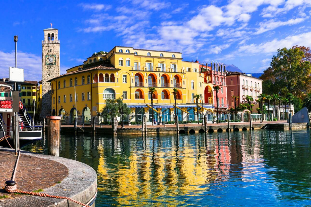 Riva del Garda - buntes Dorf am Gardasee