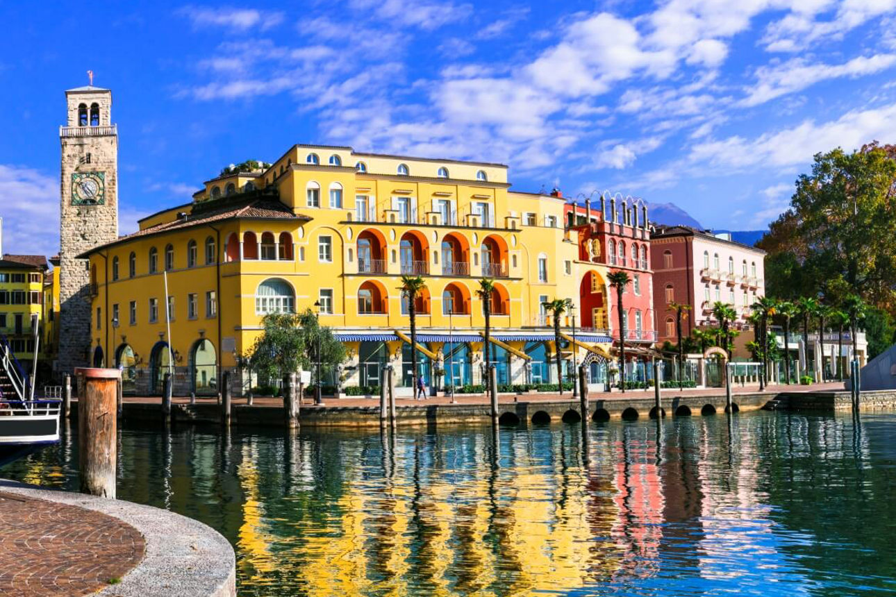 Riva del Garda - buntes Dorf am Gardasee