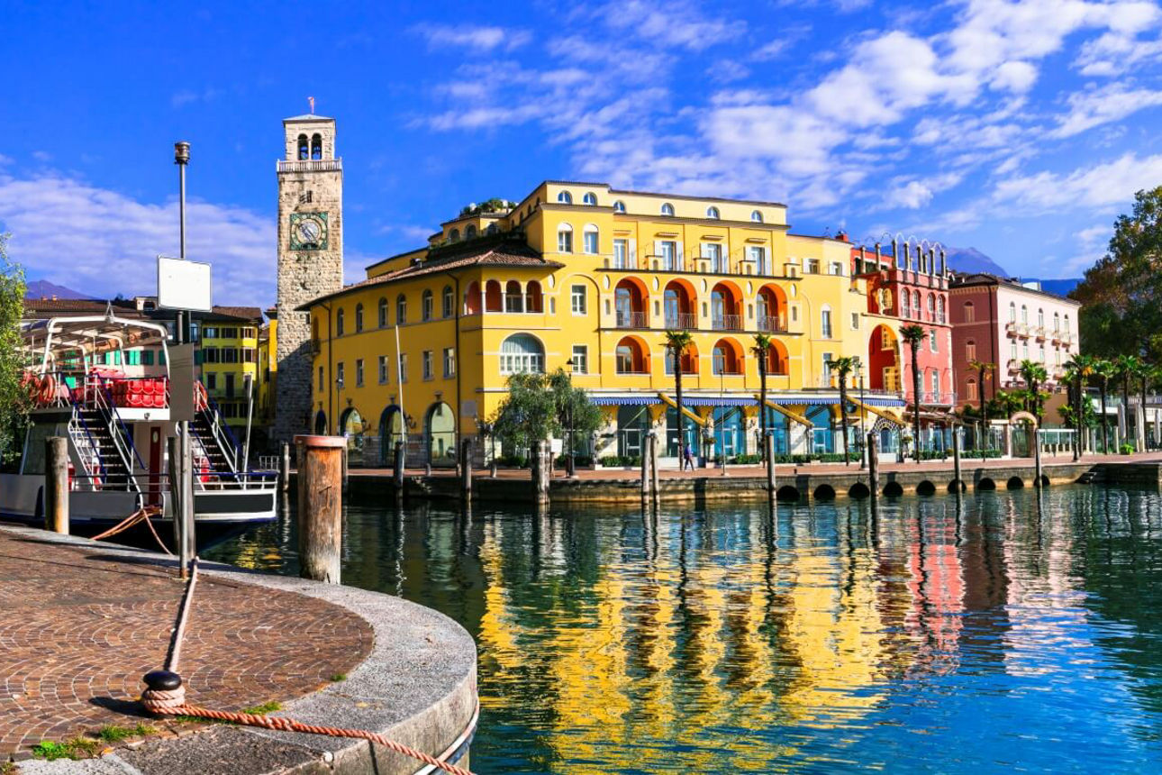 Riva del Garda - buntes Dorf am Gardasee