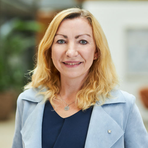 Darstellung unserer Mitarbeitenden Julia Weinbender-Juhas