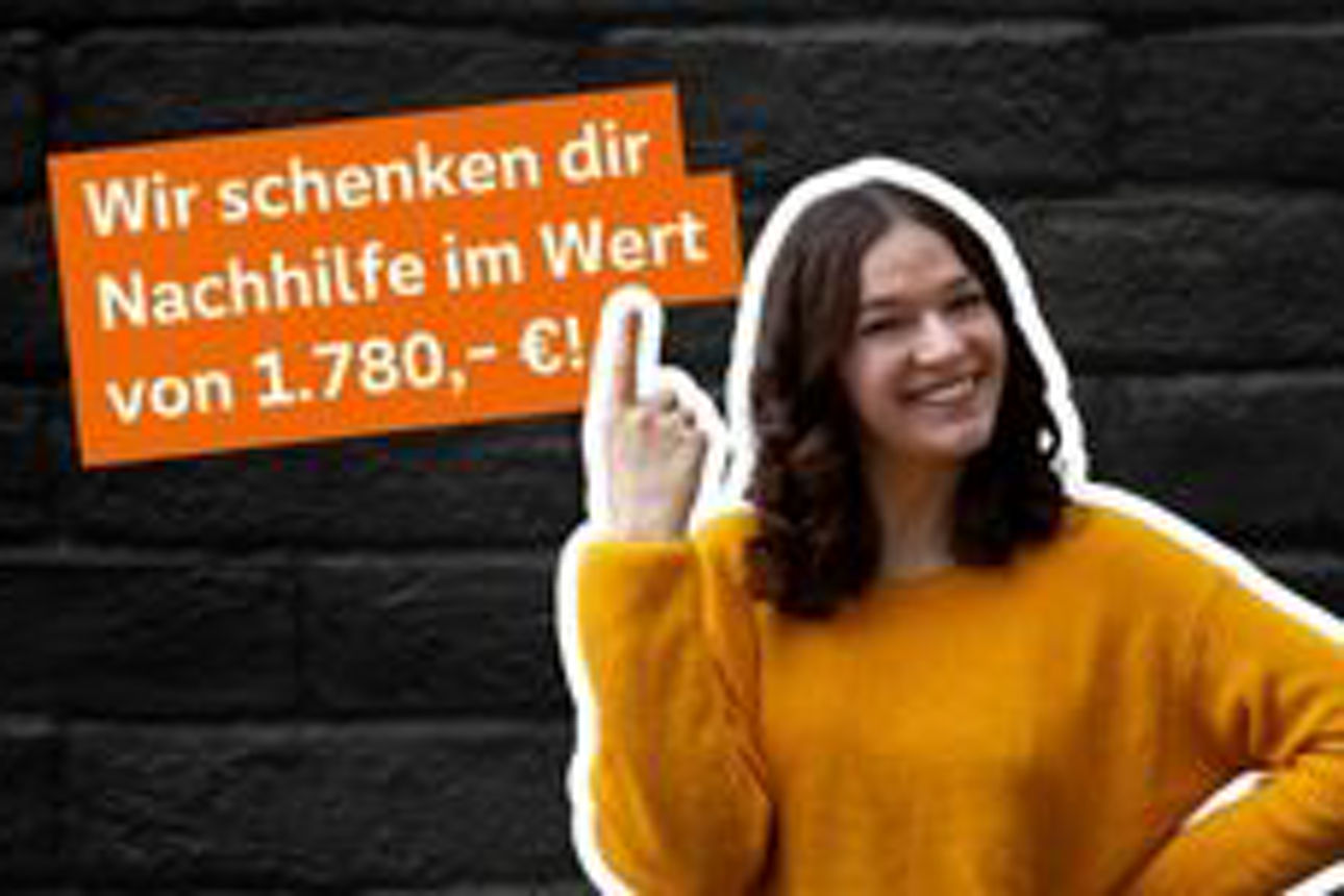 Junge Frau zeigt lächeln mit einem Finger auf einen Schriftzug