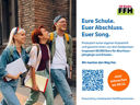 Schüler vor Gebäude