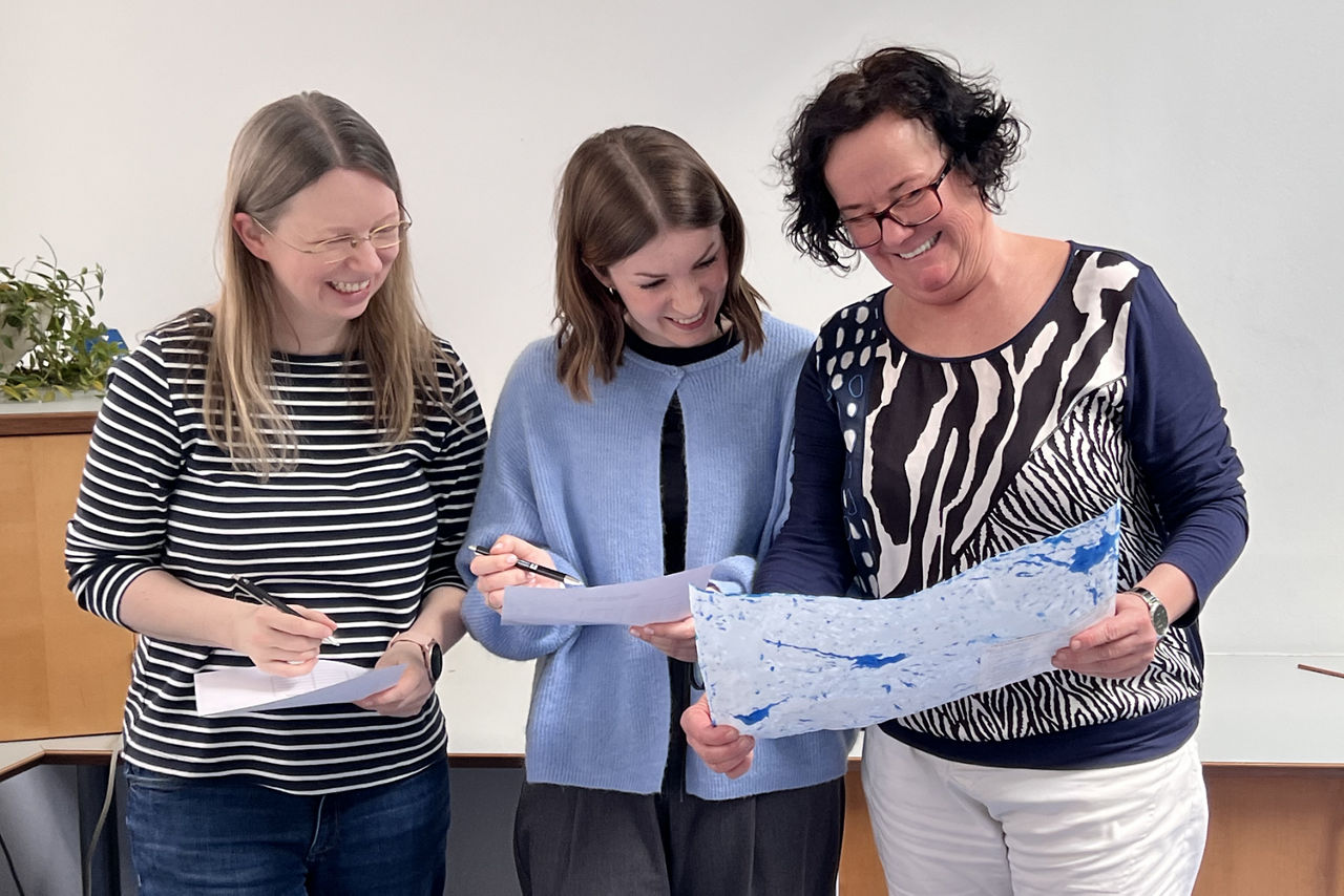 Lehrerinnen bei der Bildverwertung