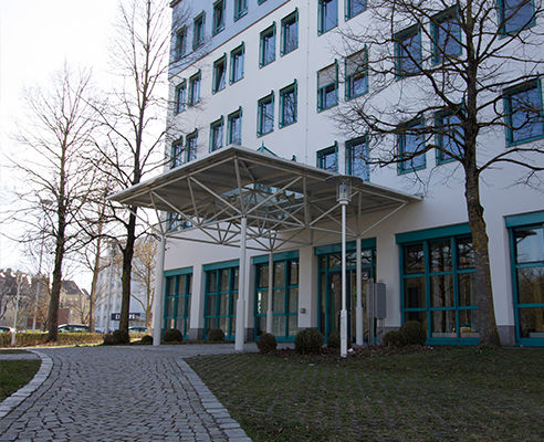 Der Eingangsbereich des KundenCenters in Augsburg von außen
