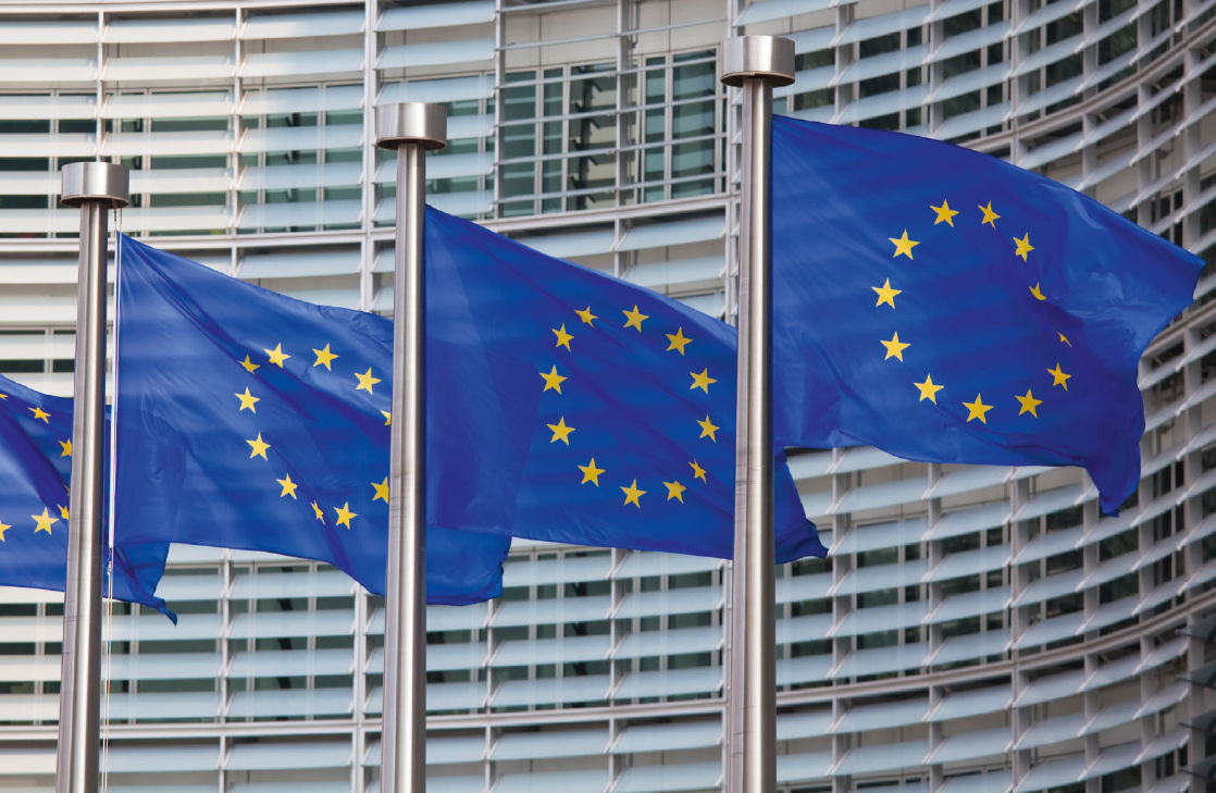 EU-Fahnen wehen im Wind