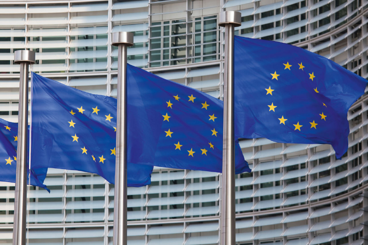 EU-Fahnen wehen im Wind