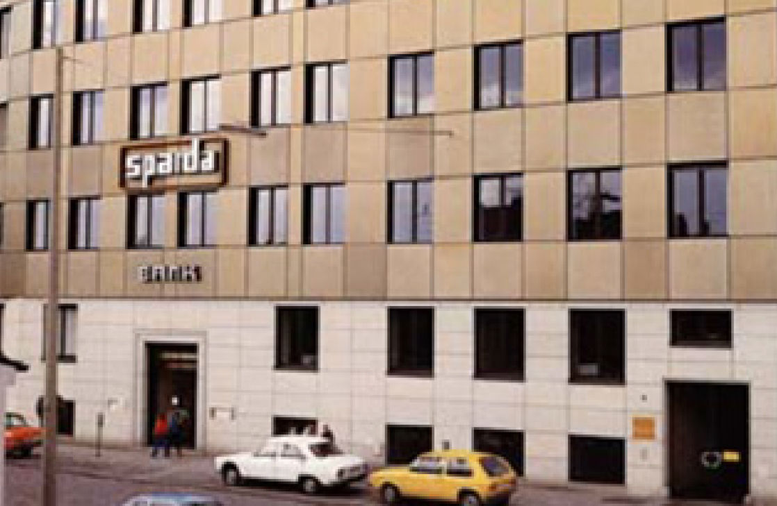 Ein älteres Bild, man sieht das ehemalige Gebäude der Sparda-Bank aus den 70er Jahren