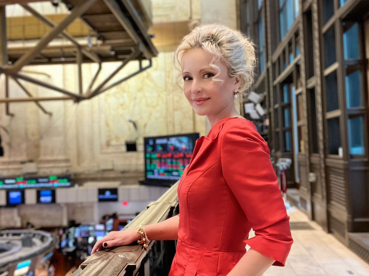 Sandra Navidi an der Aktien-Börse in New York