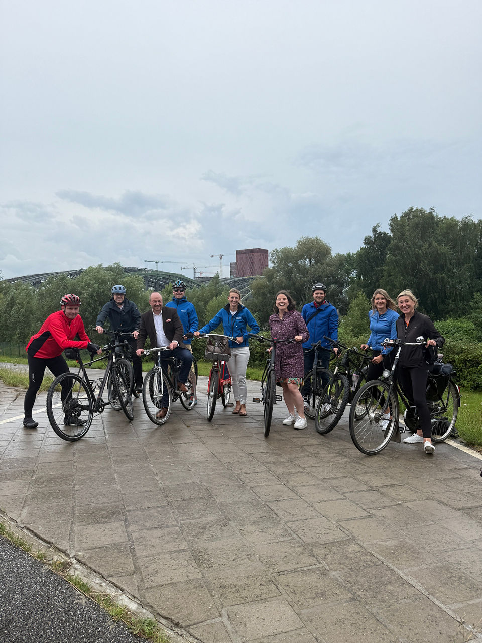 Foto von Personen auf einer Fahrradtour