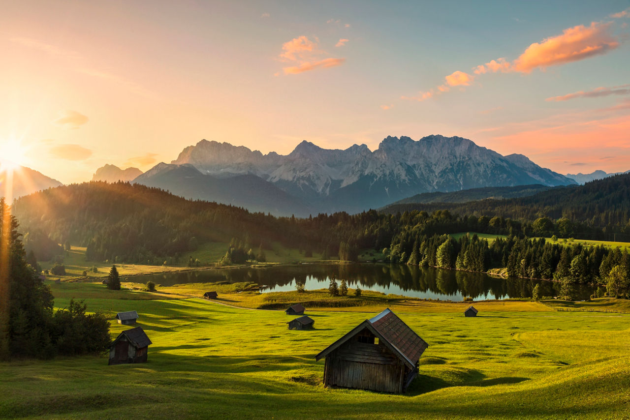 Geroldsee mit Karwendelgebirge bei Sonnenaufgang