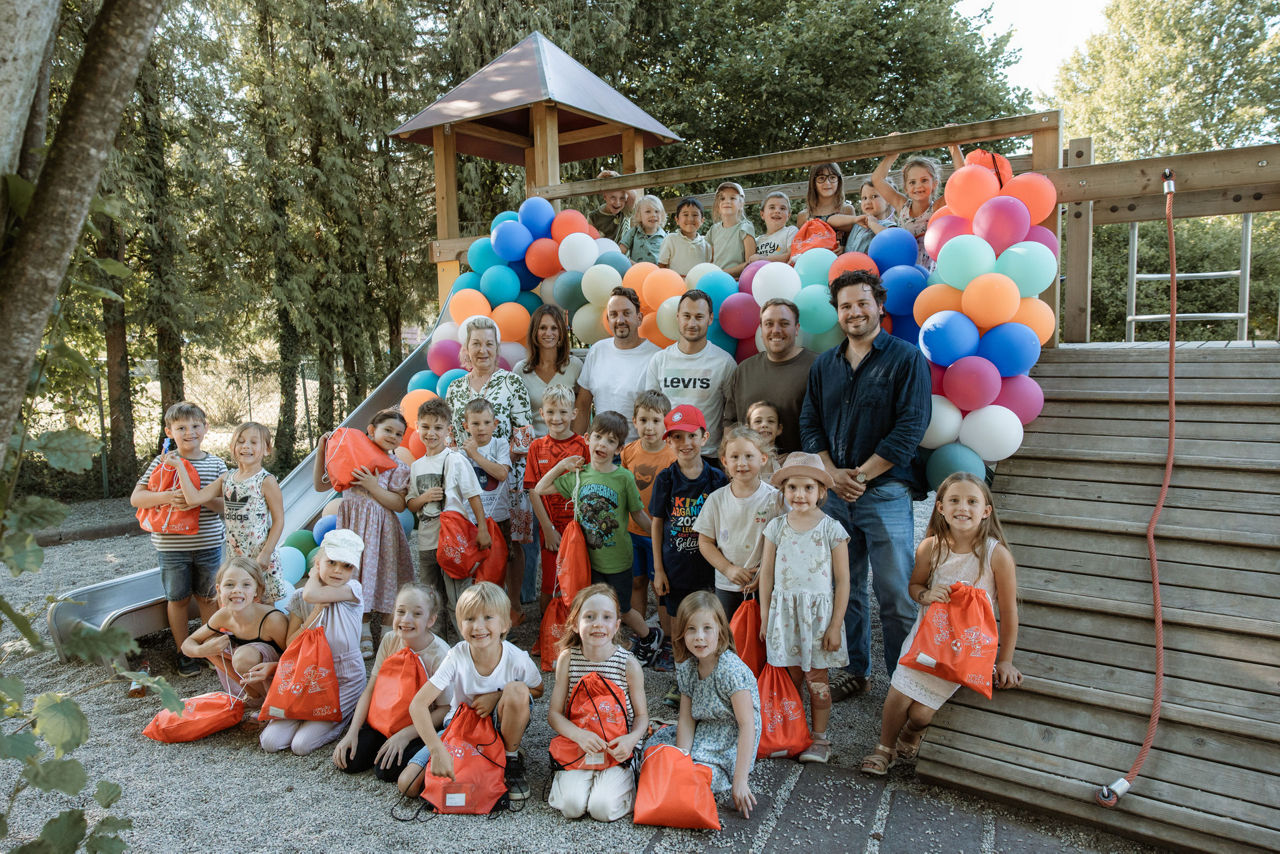 Vorschulkinder des KiGa St. Ulrich mit Sponsoren