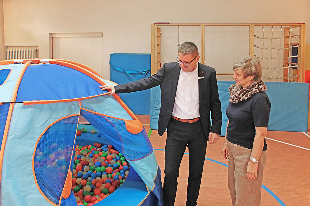 Besichtigung des Bällebades im Kindegarten Sudentenstraße Markgröningen