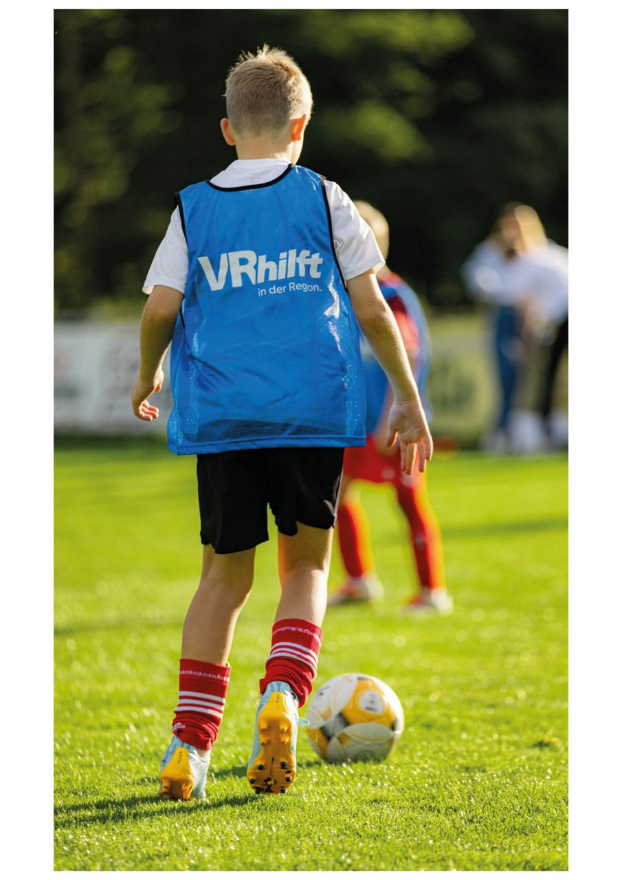 Das Funino-Torset für Bayern enthält 4 Alu-Klapptore, 20 Leibchen, 40 Marker, 2 Agility-Leitern, eine Eisbox und Spielregeln.