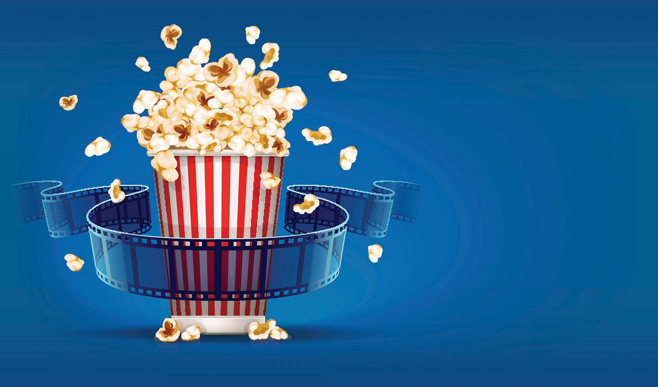 Popcorn fürs Kino und ein Filmstreifen auf blauem Hintergrund.