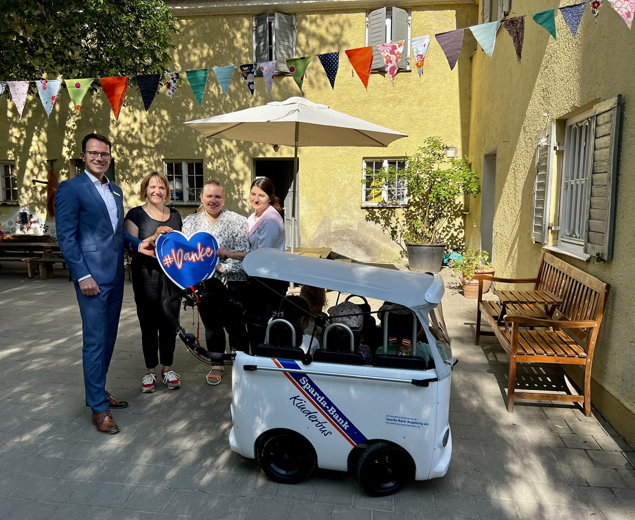 Übergabe Kinderbus
