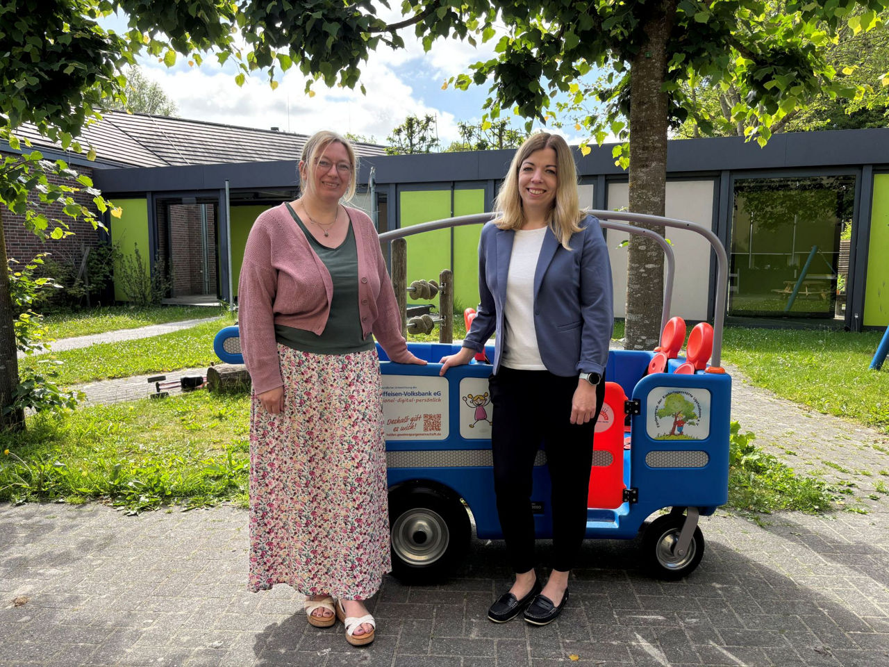 Spendenübergabe VRmobil-Kinderbus