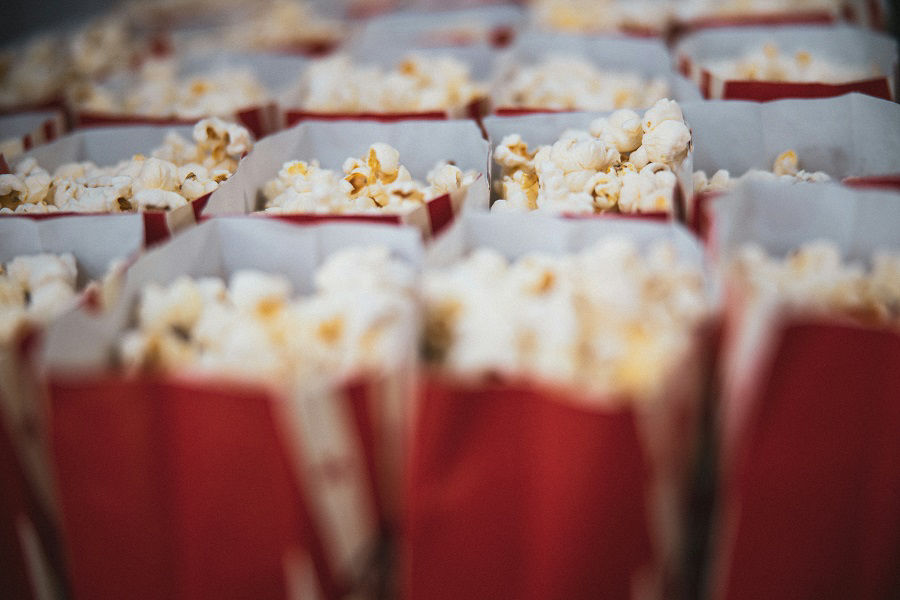 Mehrere Tüten voll mit Popcorn