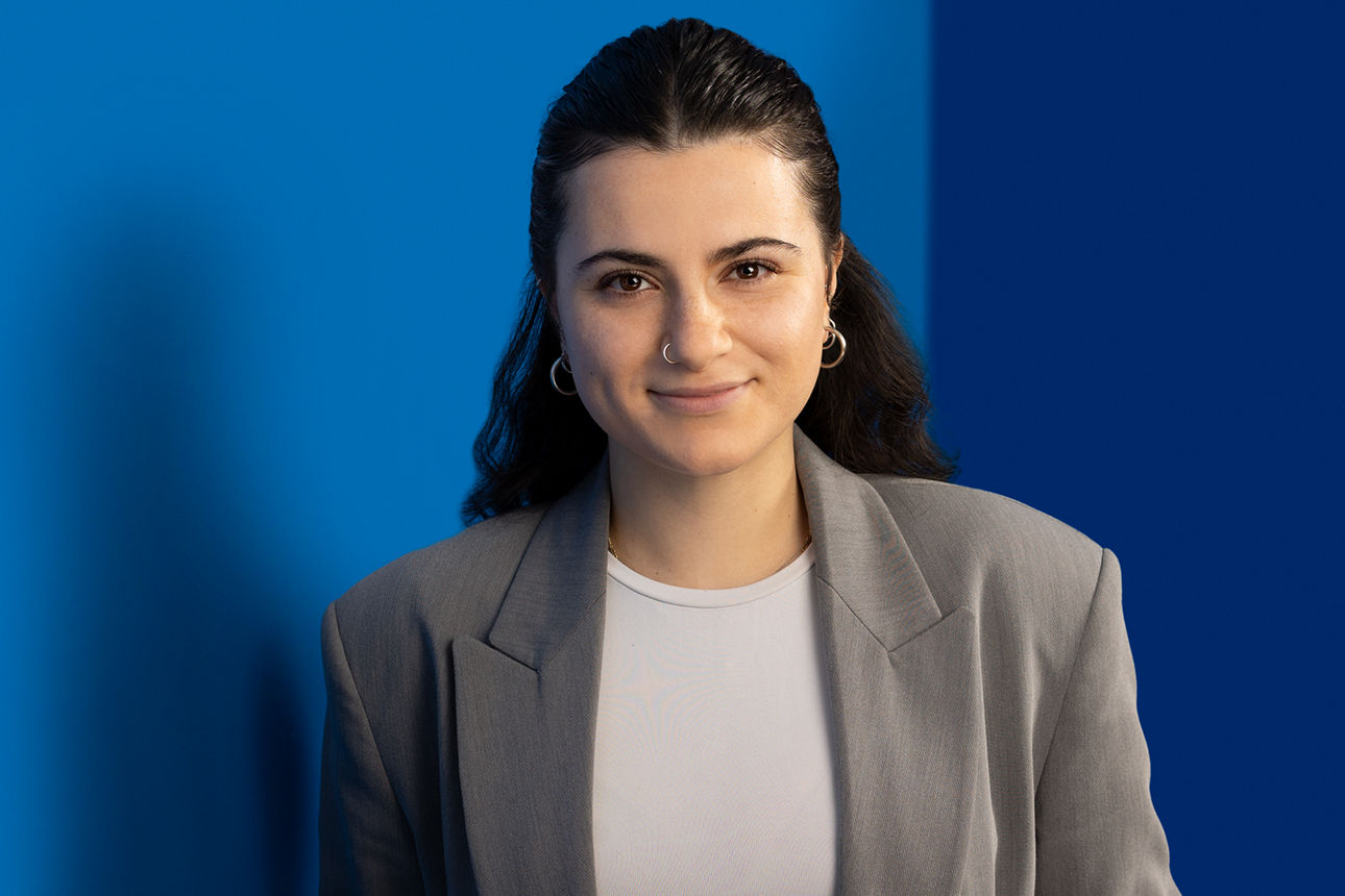 Servicemitarbeiterin  Chiara Kiprianidou