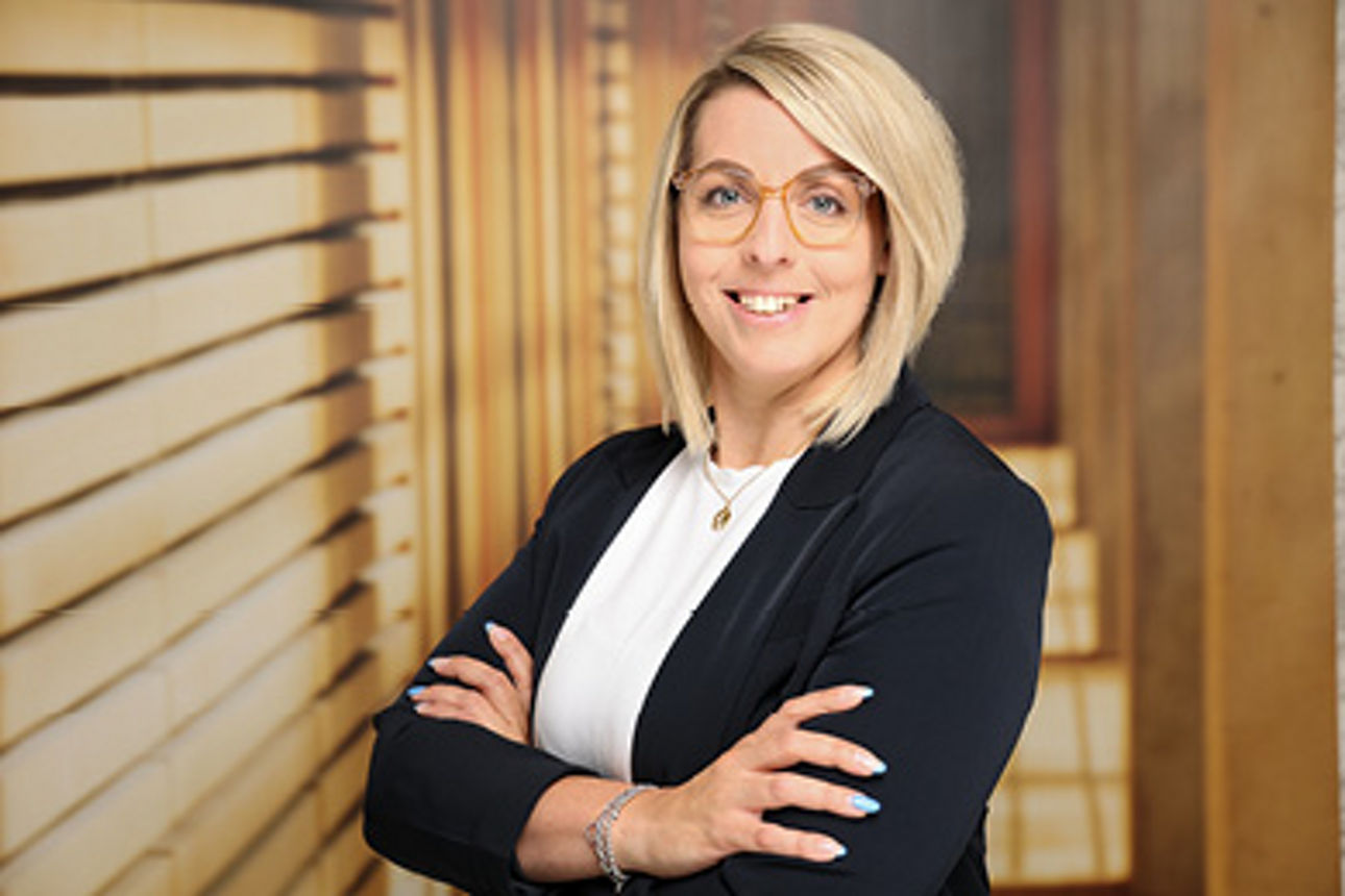 Assistenz Kira Wischnewski