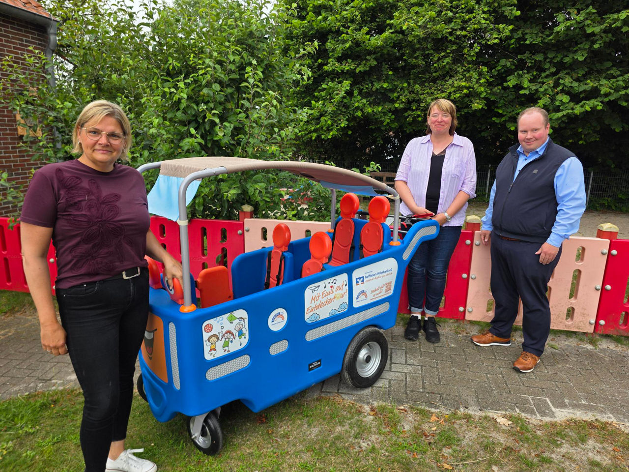 Spendenübergabe VRmobil-Kinderbus
