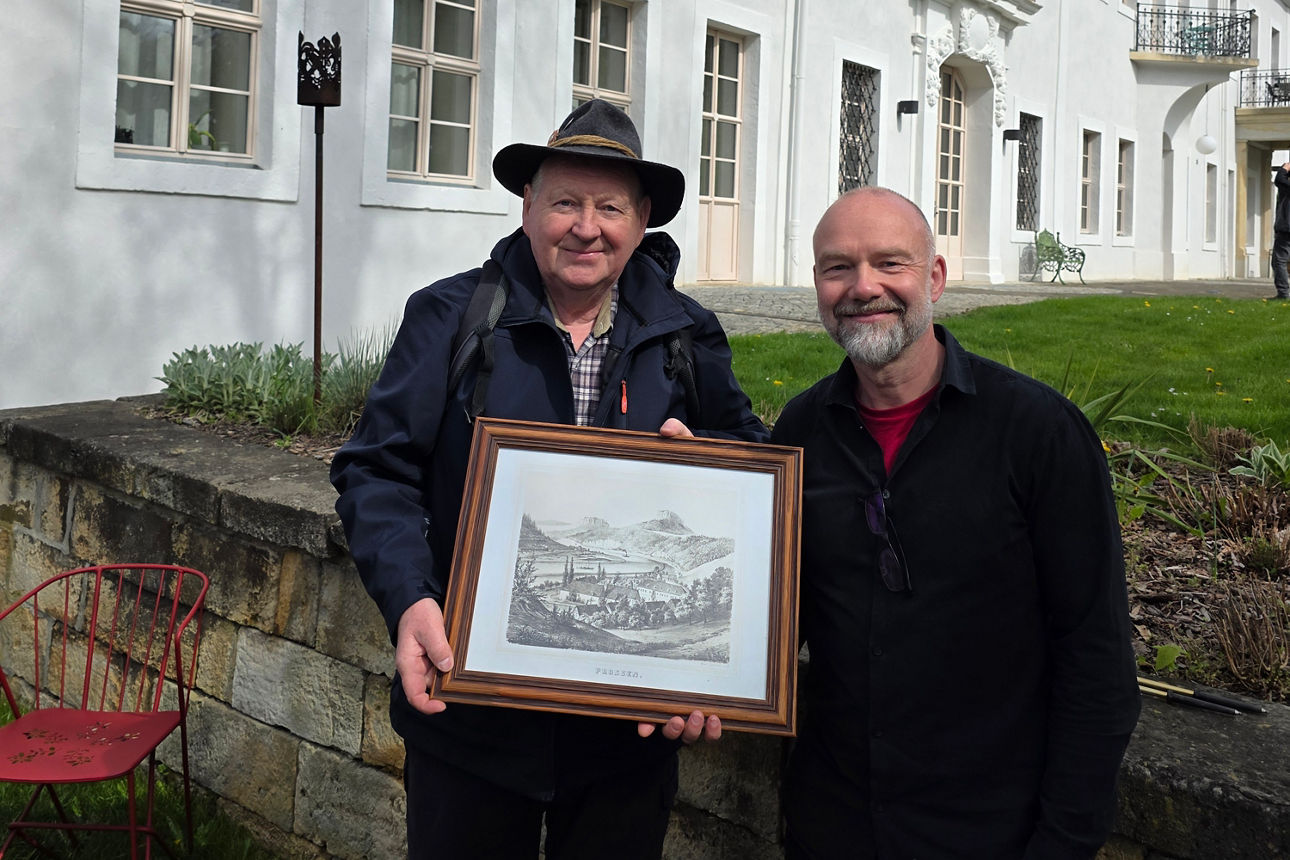Klaus Brähmig und Tosten Wiesner vor dem Schloss Prossen.