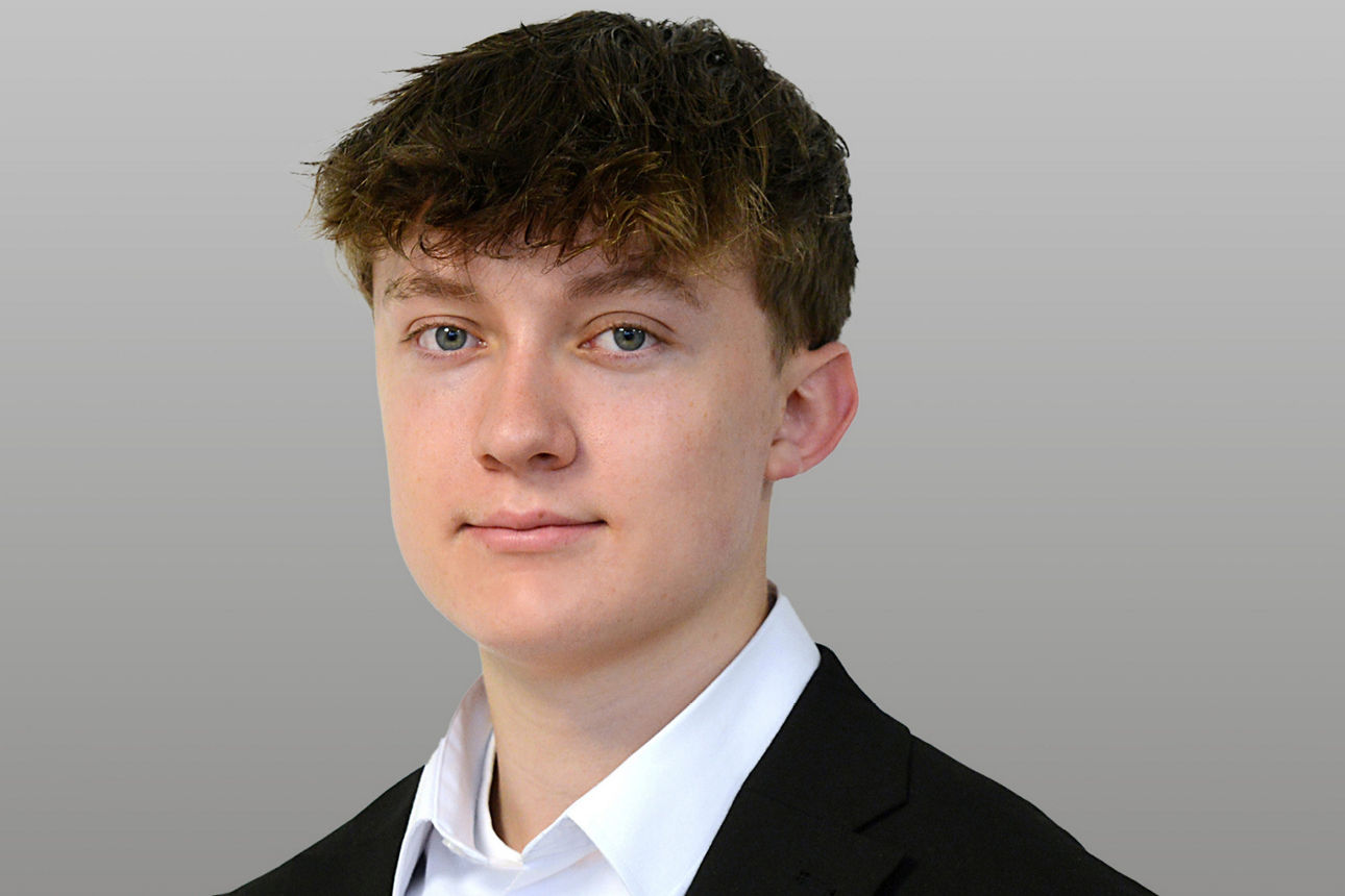 Luca Klewer, Kundenberater