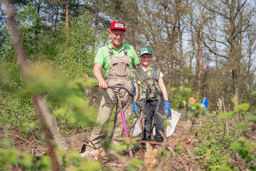 Familie im Wald