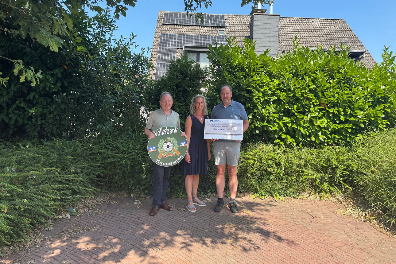 Königspaar Millingen und Mitarbeiter der Bank - Thronsparen 2026