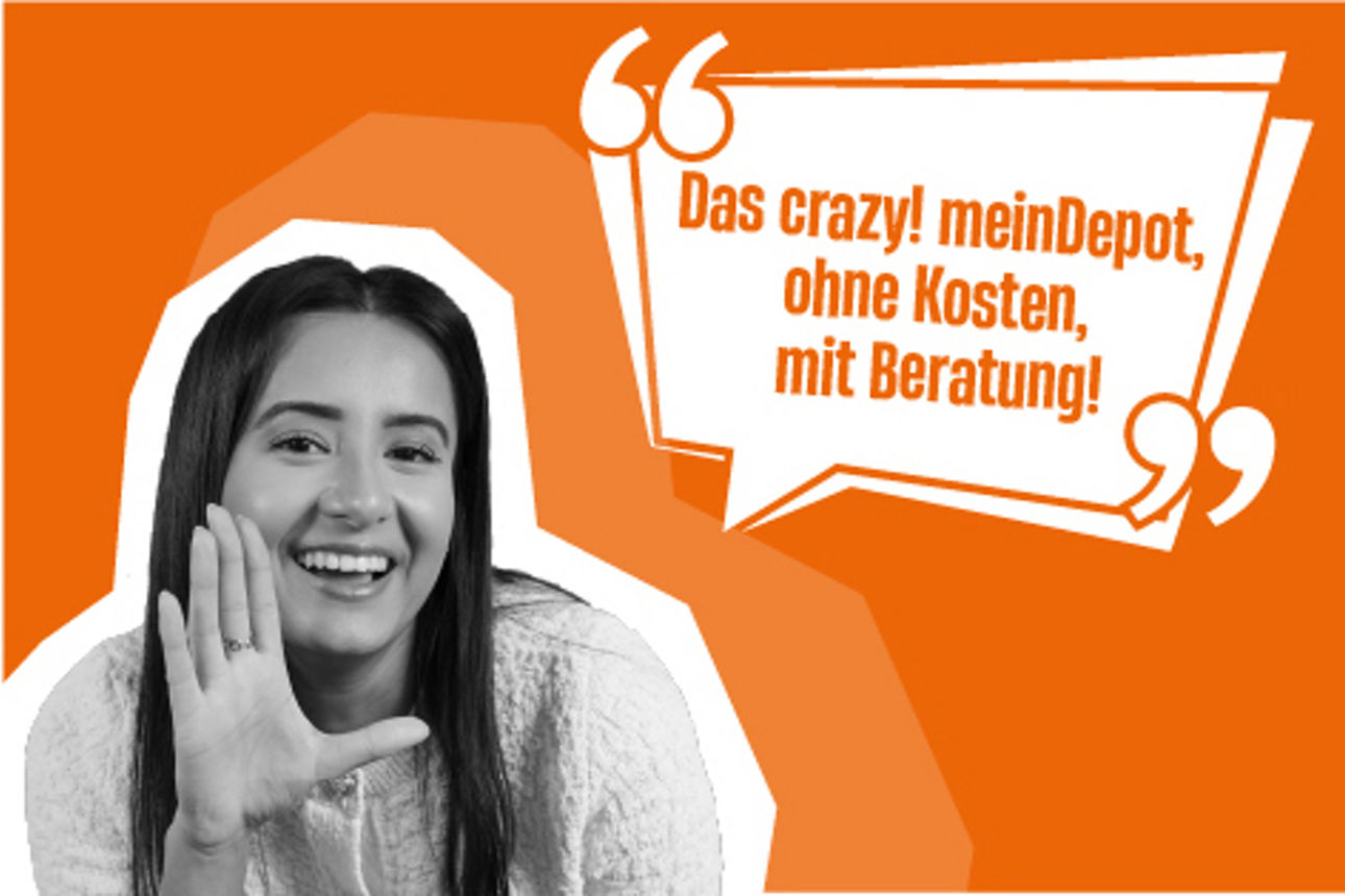 Kundenberaterin Komal lächelt vor orangefarbenem Hintergrund mit einer Sprechblase zum kostenfreien meinDepot.