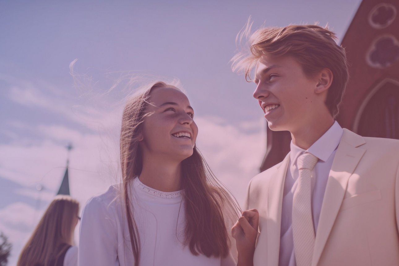 Mädchen und Junger Mann bei der Konfirmation