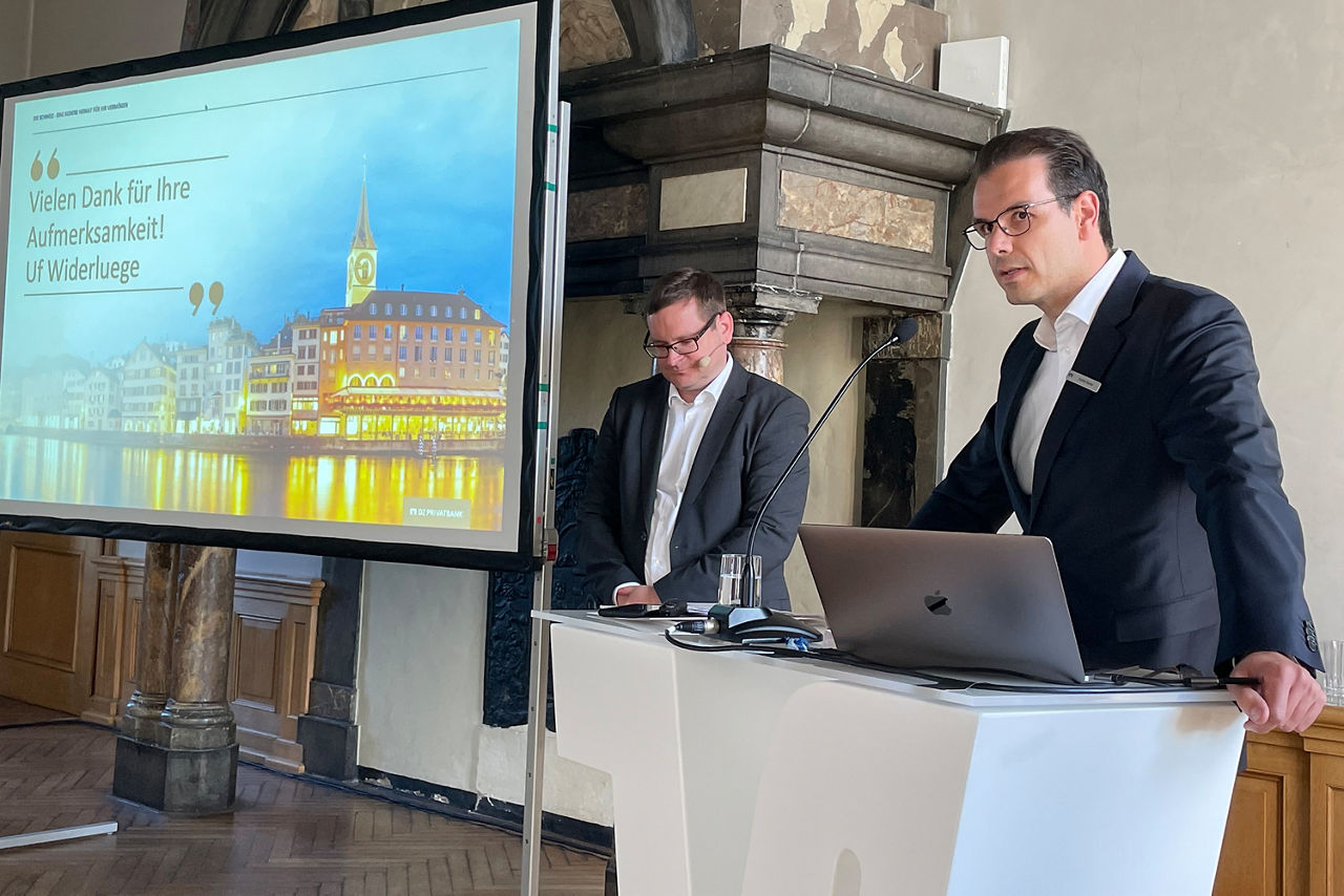Simon Römer, Senior Kundenberater der DZ PRIVATBANK (Schweiz) AG - Stefan Korte, Vorstand der Volksbank Schermbeck eG