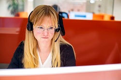 Frau mit Headset