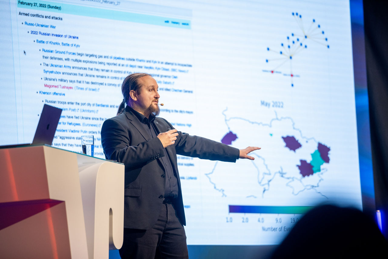 Prof. Dr. Usbeck während seines Vortrags