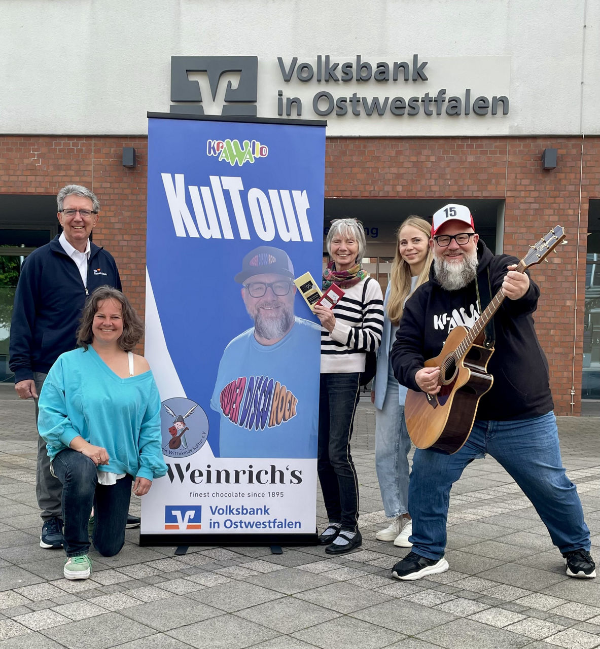 Gruppenbild zur Ankündigung des Kindermusikfestivals mit KraWAllo
