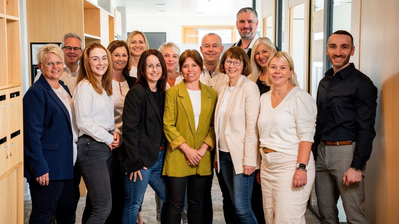 Das Team des Digitales Service- und BeratungsCenter schaut in die Kamera