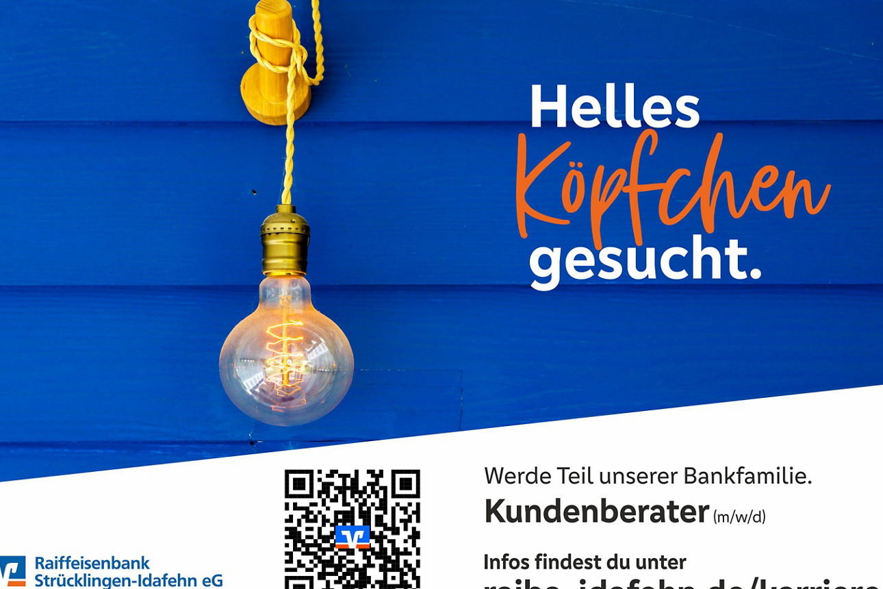 Blauer Hintergrund mit einer Glühbirne 