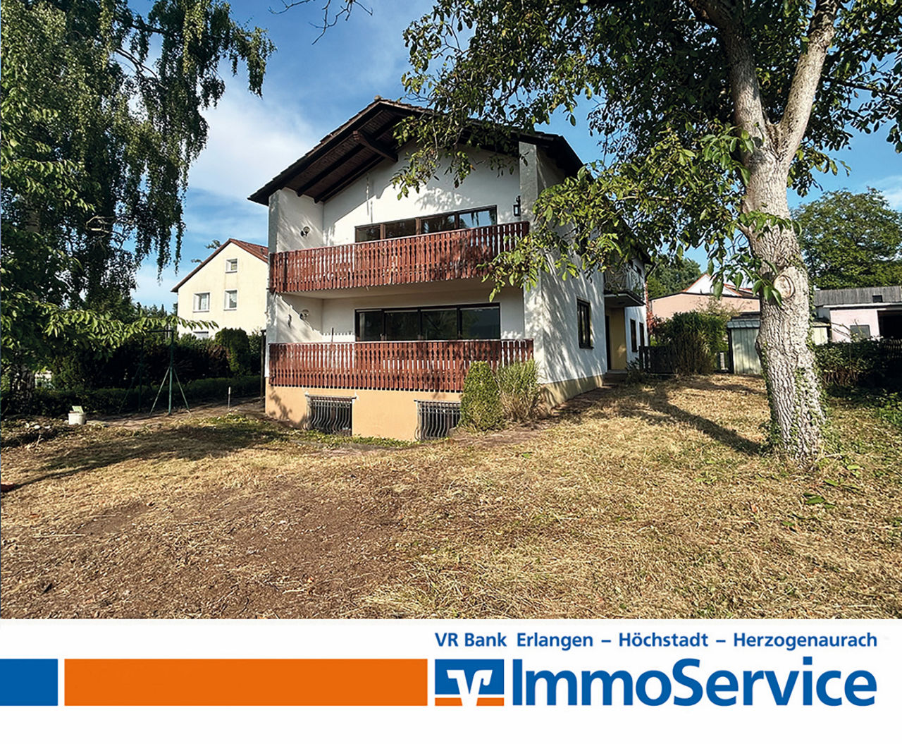 Haus mit Balkon und Garten
