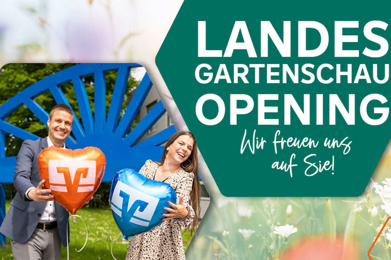 Mann sitzt auf einem blauen Motorroller