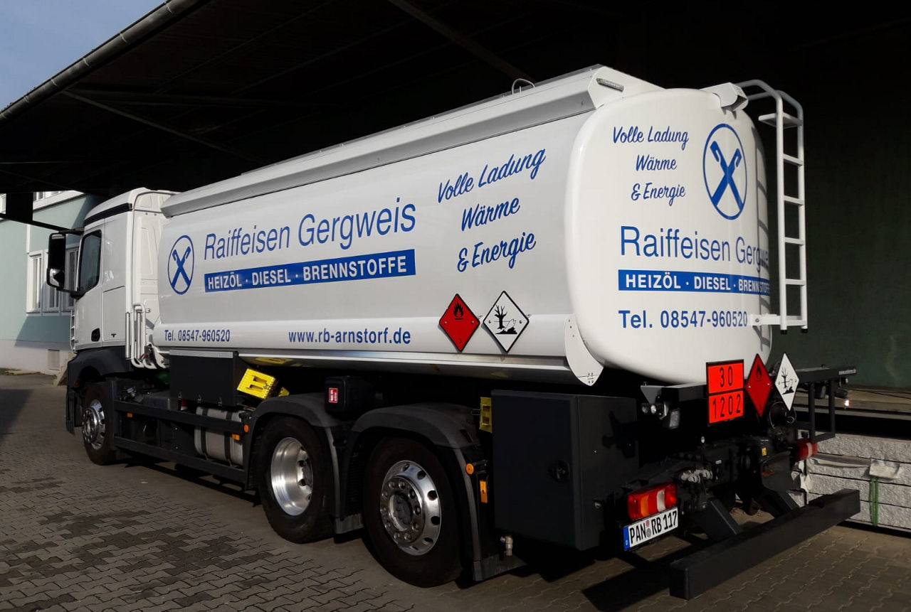 Tanklastwagen der Raiffeisenbank Arnstorf