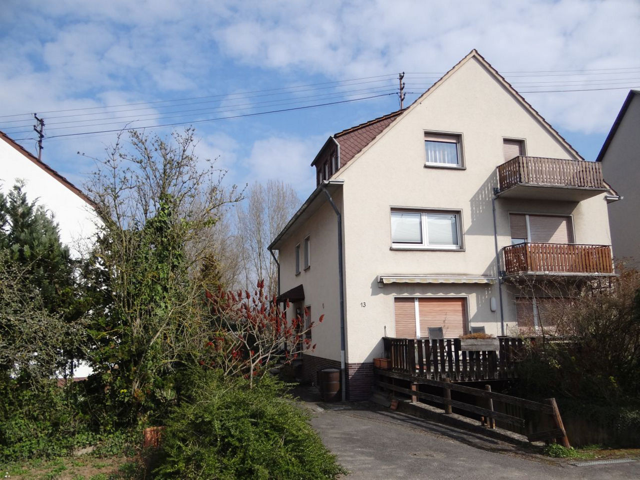 Dreifamilienhaus in direkter Rheinlage