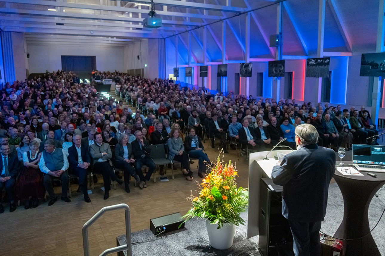 Rede vor einem großen Publikum bei dem Landwirdschaftstag in Altötting