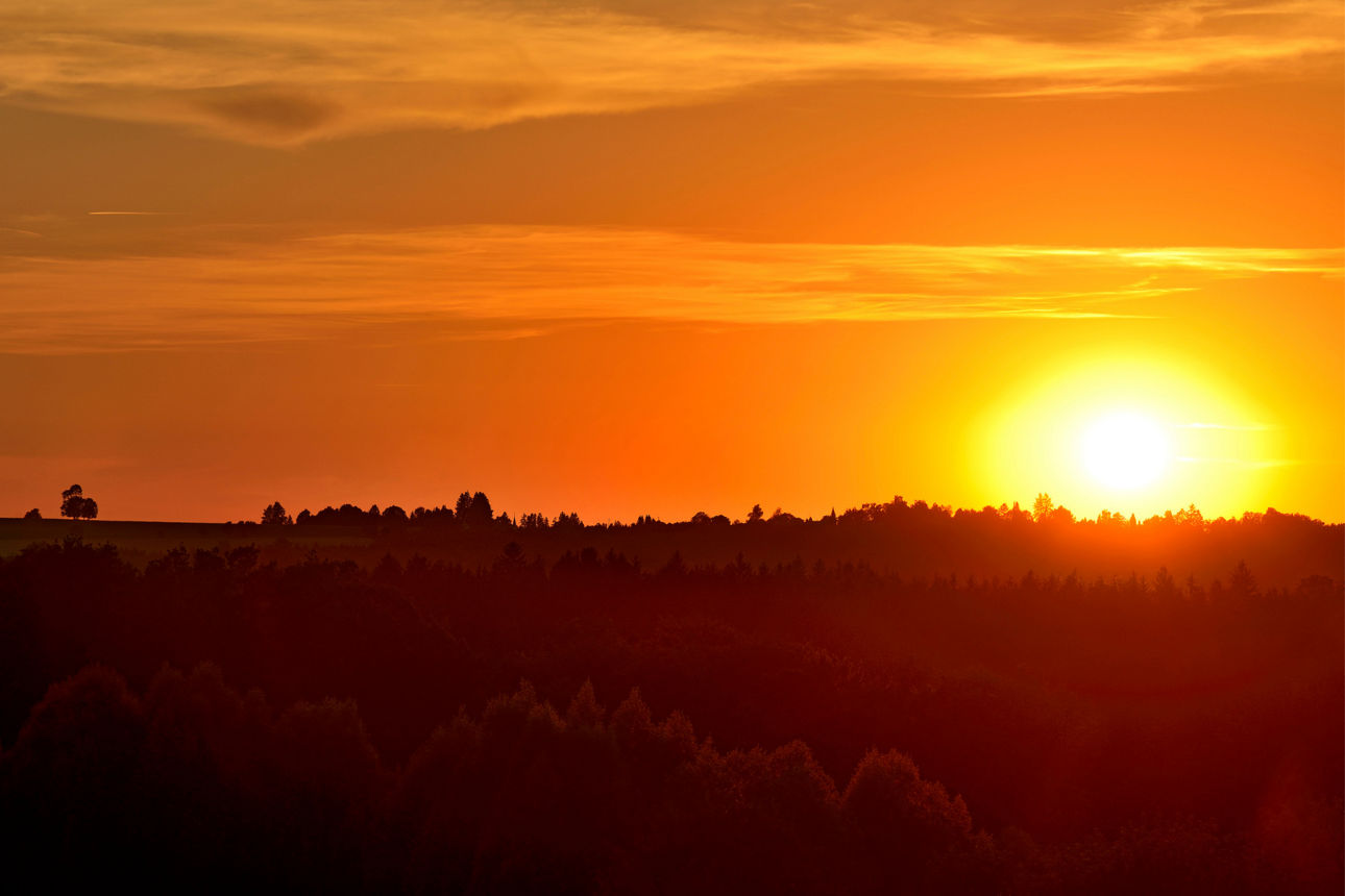 Sonnenuntergang über einer Landschaft