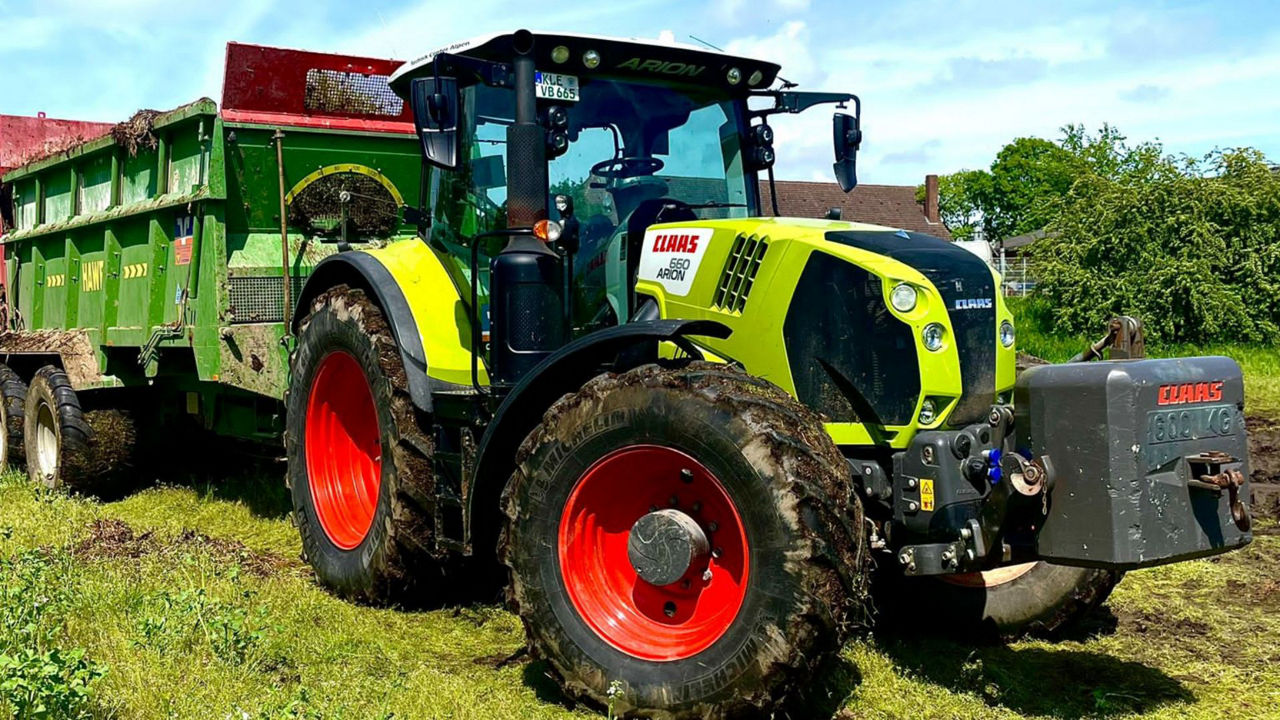 Traktor mit Anhänger