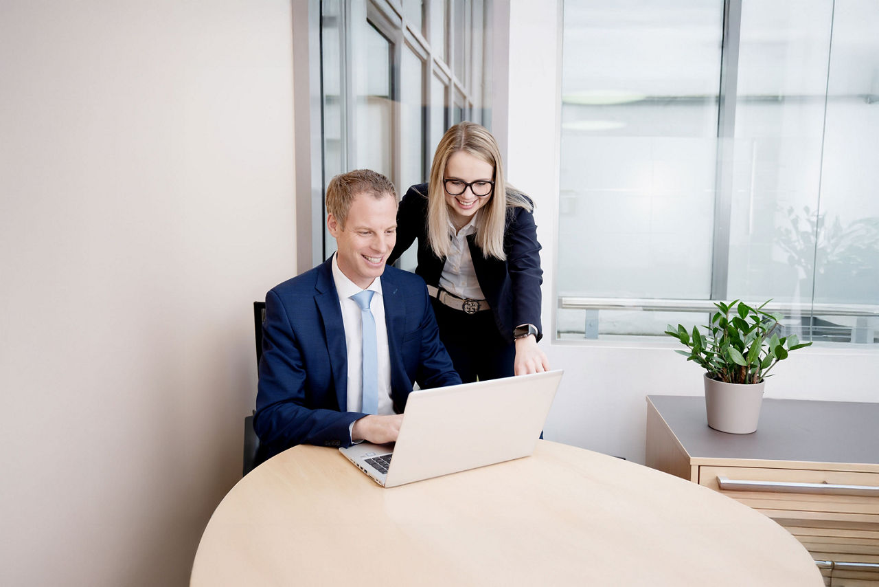 Lara Käding und Johannes Sponsel aus der Vermögensberatung