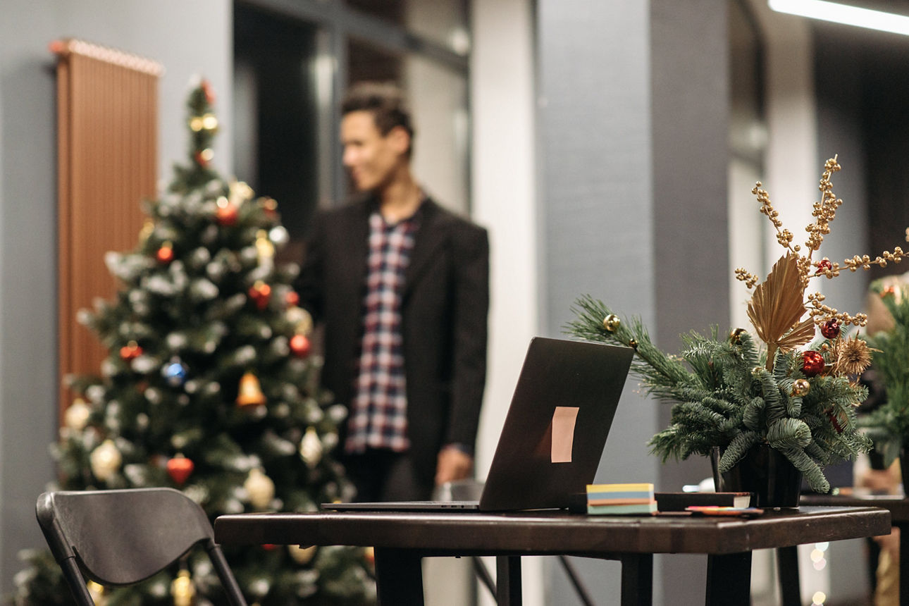 Weihnachtsbaum im Büro