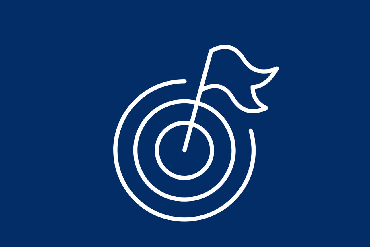 Eine Zielfahne steckt in der Mitte von mehreren Kreisen