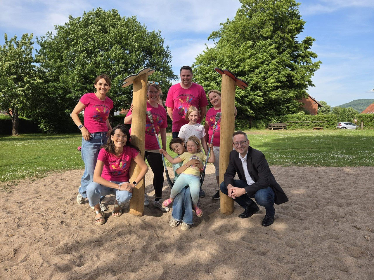 Personen auf einem Spielplatz