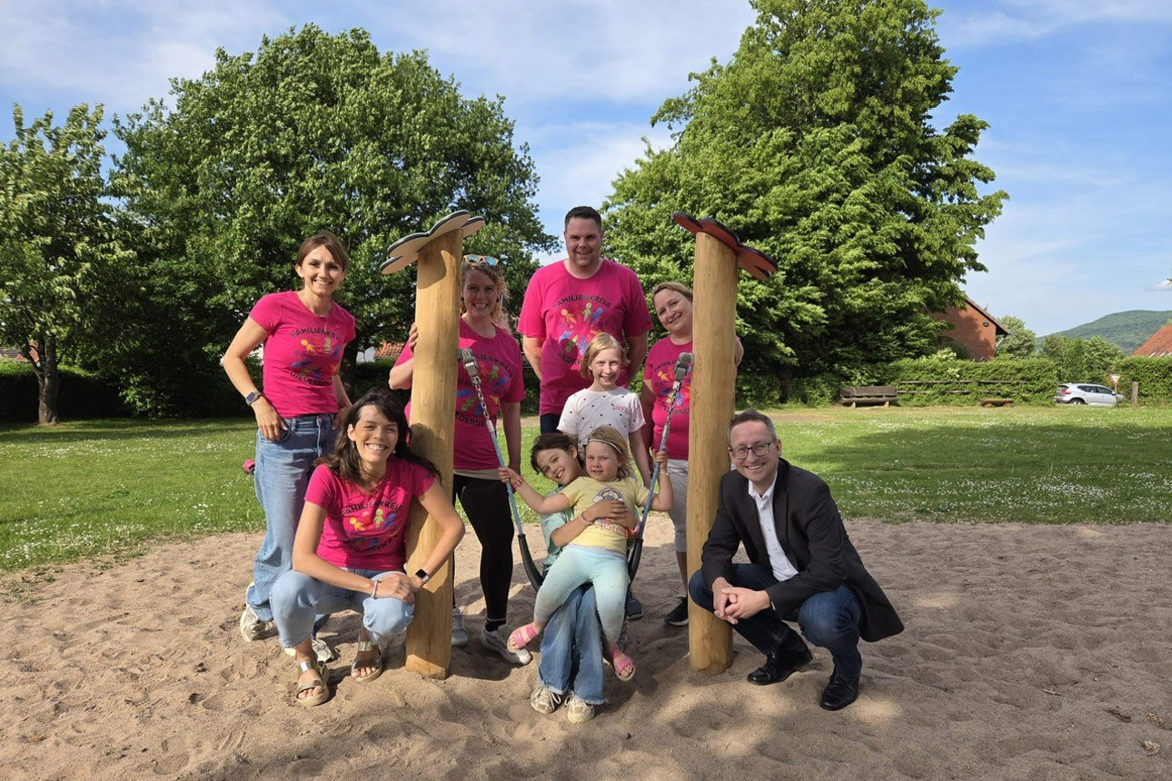 Personen auf einem Spielplatz
